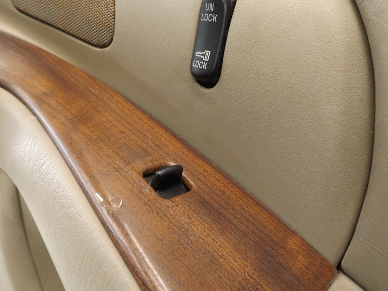 25687715 2001-2003 Buick Park Avenue Front Right Door Interior Trim Panel Used 25687715