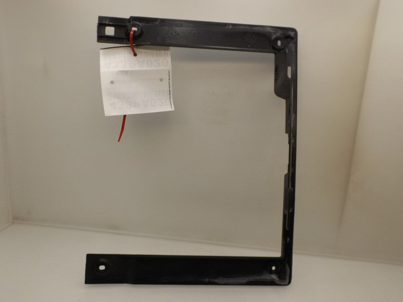 15706760 1998-2005 Chevy Blazer OEM DASH GLOVEBOX DOOR LATCH BRACKET Black 15706760