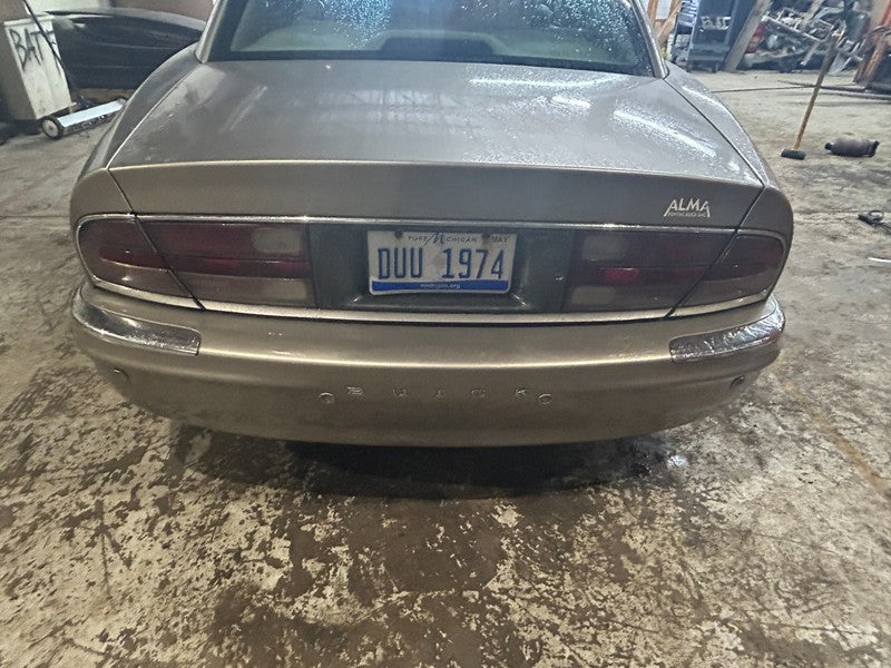 25687715 2001-2003 Buick Park Avenue Front Right Door Interior Trim Panel Used 25687715