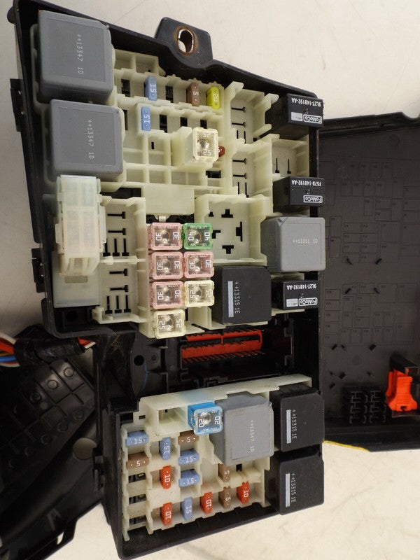 AV6T14A067AC 2012-2014 Ford Focus Fuse Relay Box Used AV6T14A067AC OEM