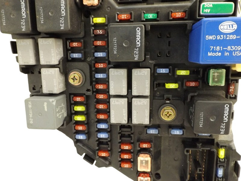 15870409 2004-2009 Cadillac SRX Fuse Relay Box Used OEM 15208766