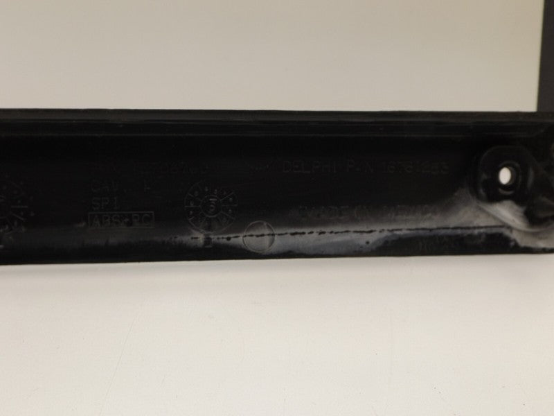 15706760 1998-2005 Chevy Blazer OEM DASH GLOVEBOX DOOR LATCH BRACKET Black 15706760