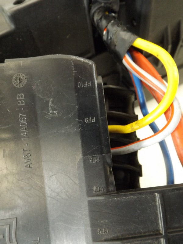 AV6T14A067AC 2012-2014 Ford Focus Fuse Relay Box Used AV6T14A067AC OEM