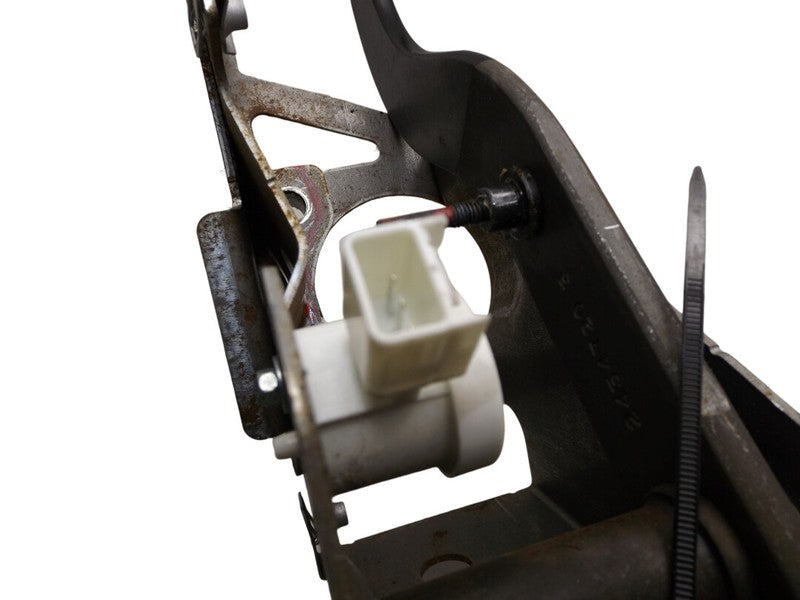 24547205 2010-2017 Chevrolet Equinox Brake Pedal Assembly Used OEM 24547205