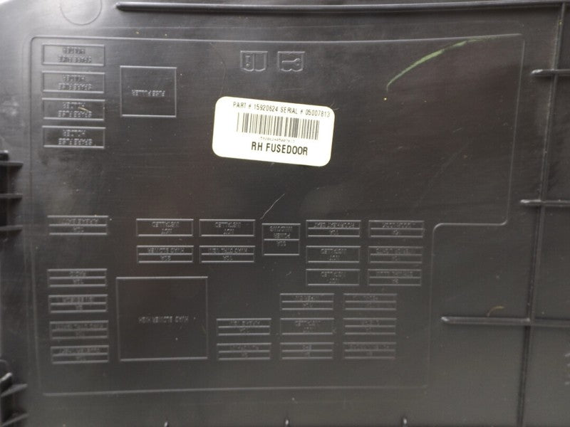 15905450 2005-2010 Pontiac G6 Passenger RH Dashboard Fuse Trim Panel Used OEM 15920624