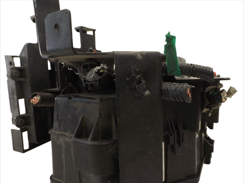 P25822670 2004-2009 Cadillac SRX Fuse Box W/ Bracket & Cover Assembly Used 15870409