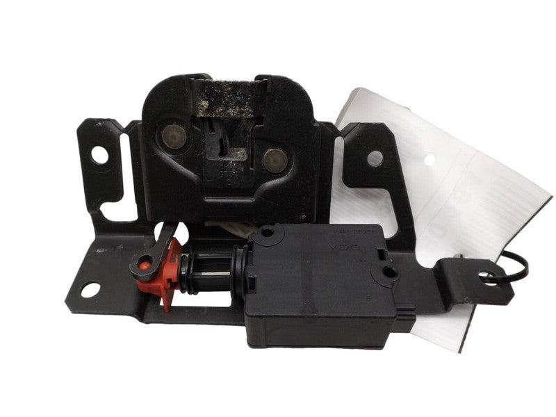 7057364 2002-2006 BMW 325xi Rear Trunk Hatch Lock Actuator Used OEM 7057364