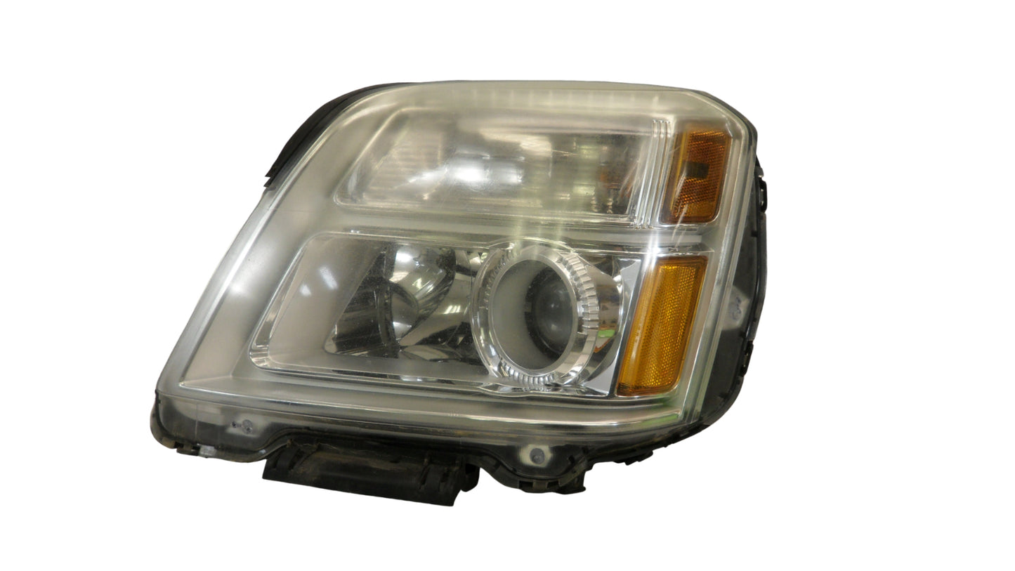 84791975 2010-2015 GMC Terrain FL Halogen Headlight Assembly (Hazing) Used 84791975 OEM
