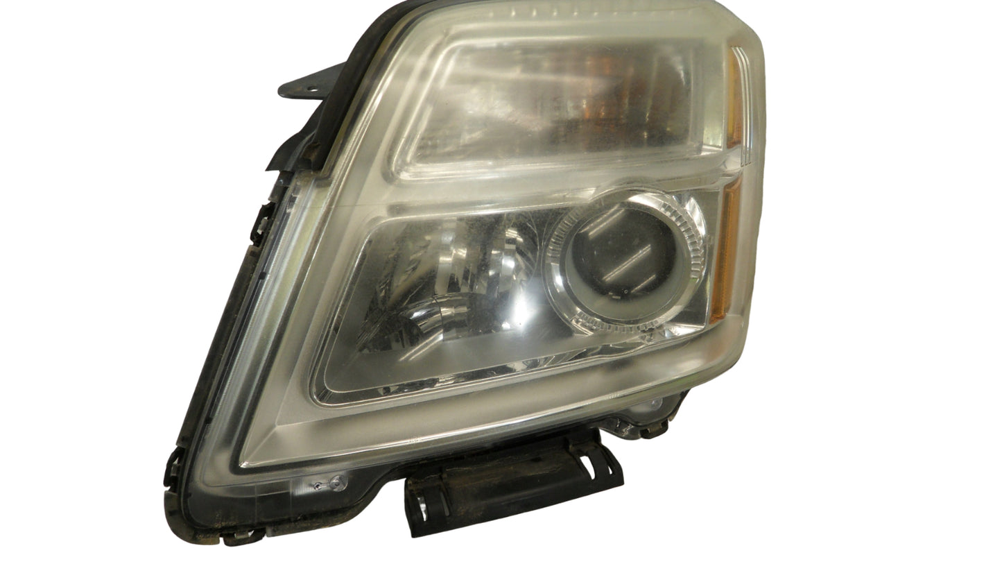 84791975 2010-2015 GMC Terrain FL Halogen Headlight Assembly (Hazing) Used 84791975 OEM