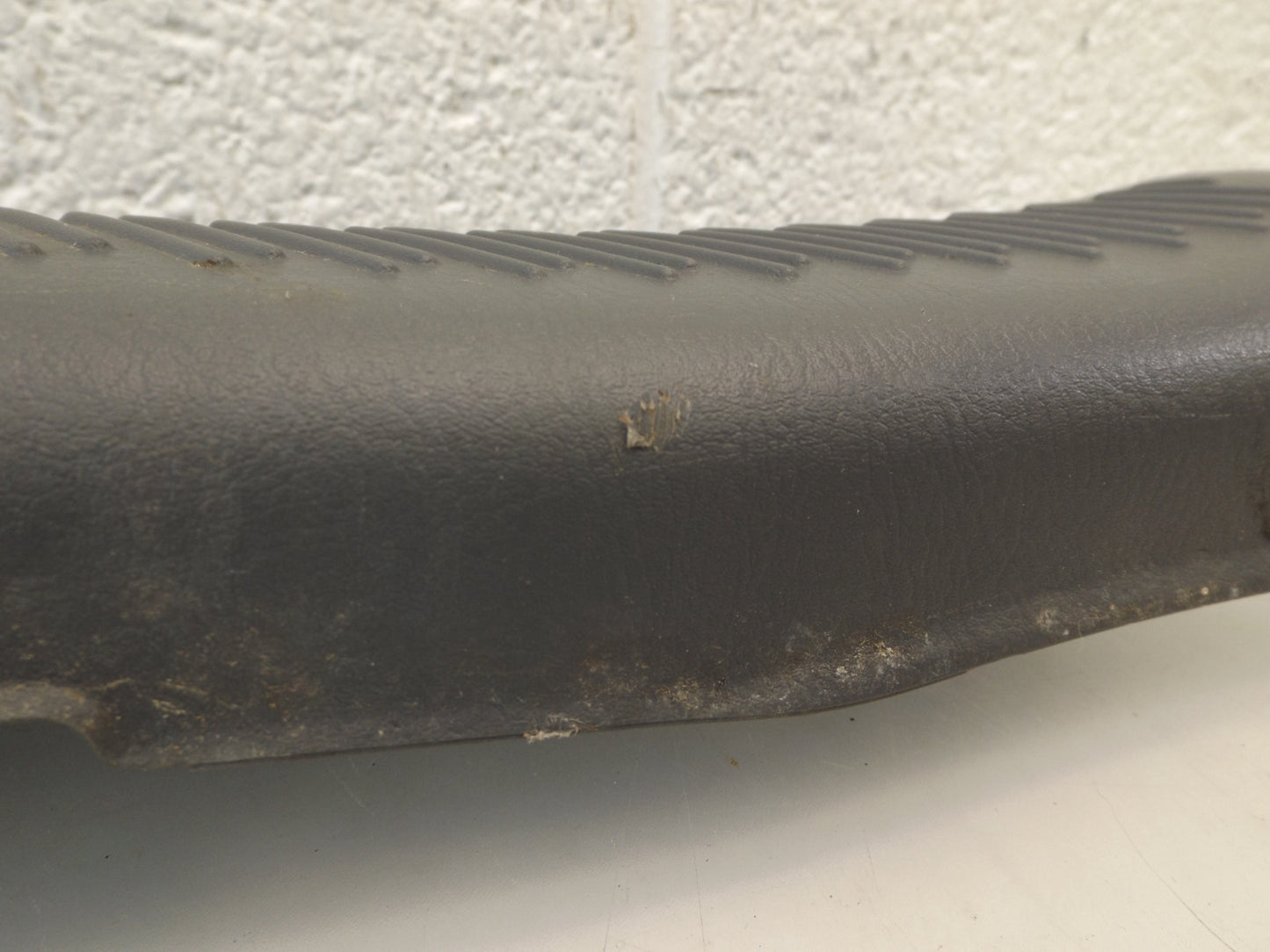 8588126000 2003-2004 Santa Fe Passenger Front Right Door Sill Plate Used 8588126000