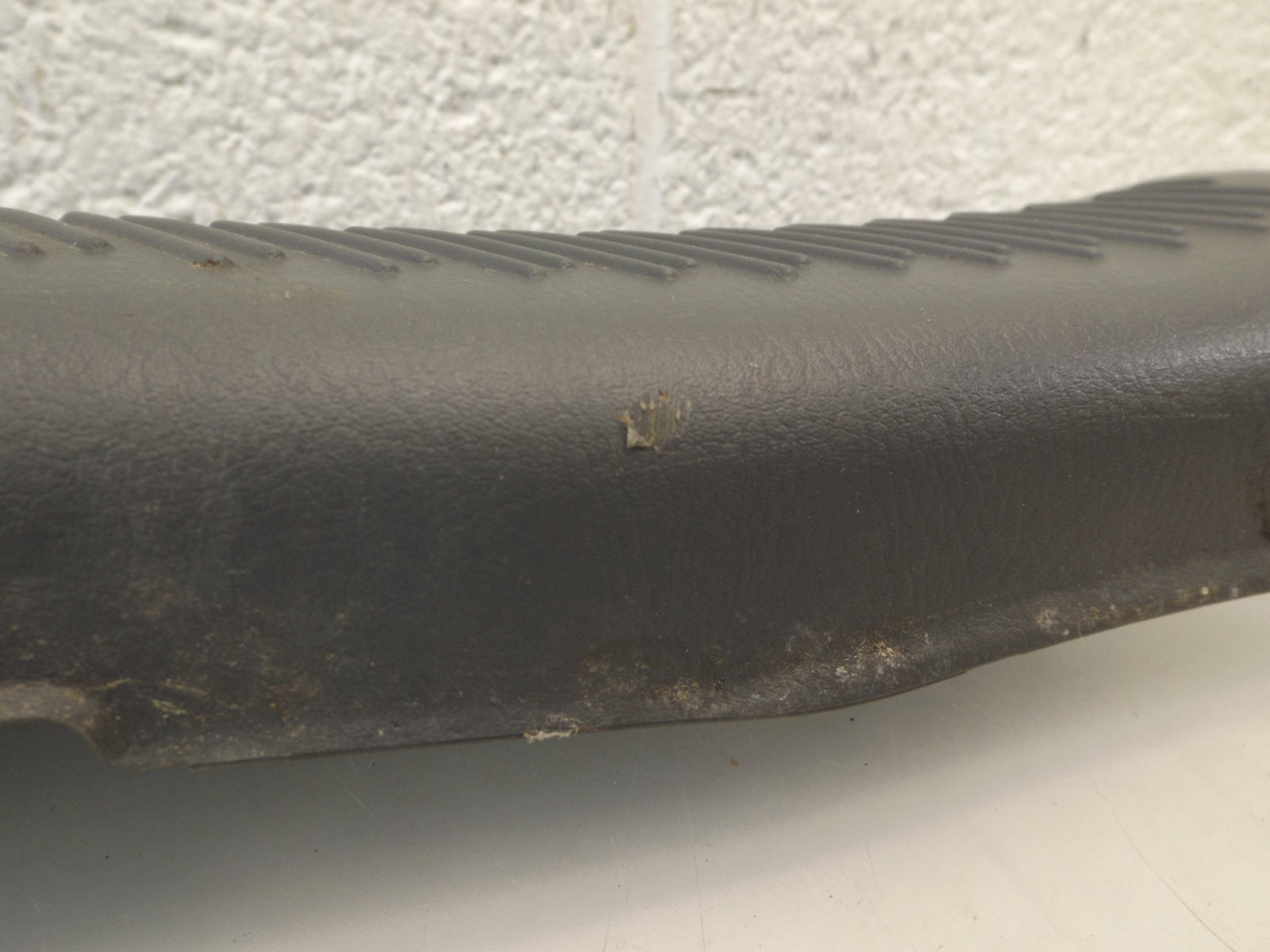 8588126000 2003-2004 Santa Fe Passenger Front Right Door Sill Plate Used 8588126000