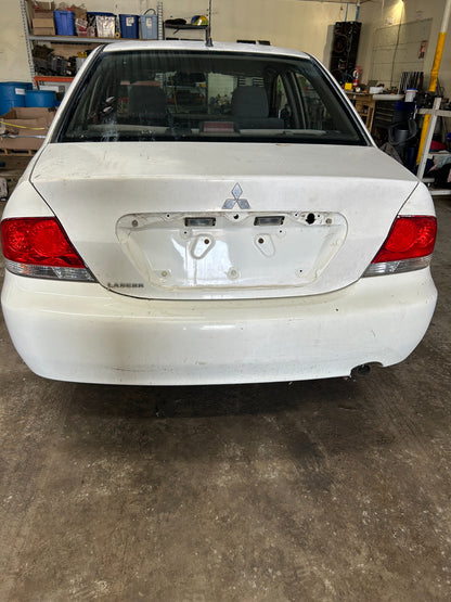 MN161946 2004-2007 Mitsubishi Lancer Passenger FR Tail Light Used MN161946 OEM