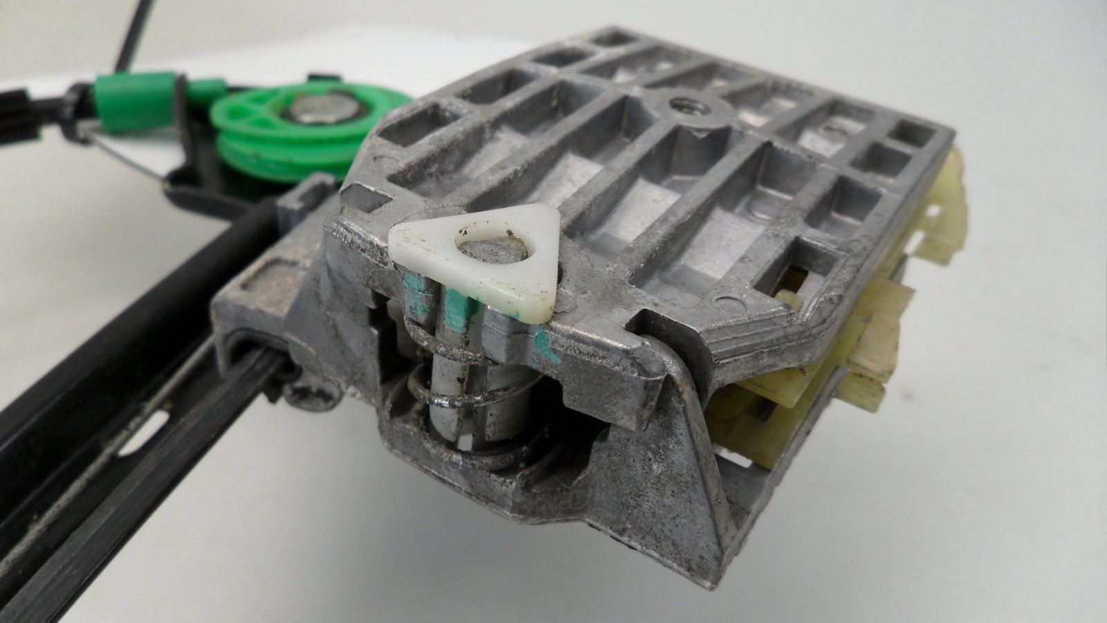 997265103 2005-2009 Ford Mustang FR Window Motor and Regulator Assembly Used 997265103