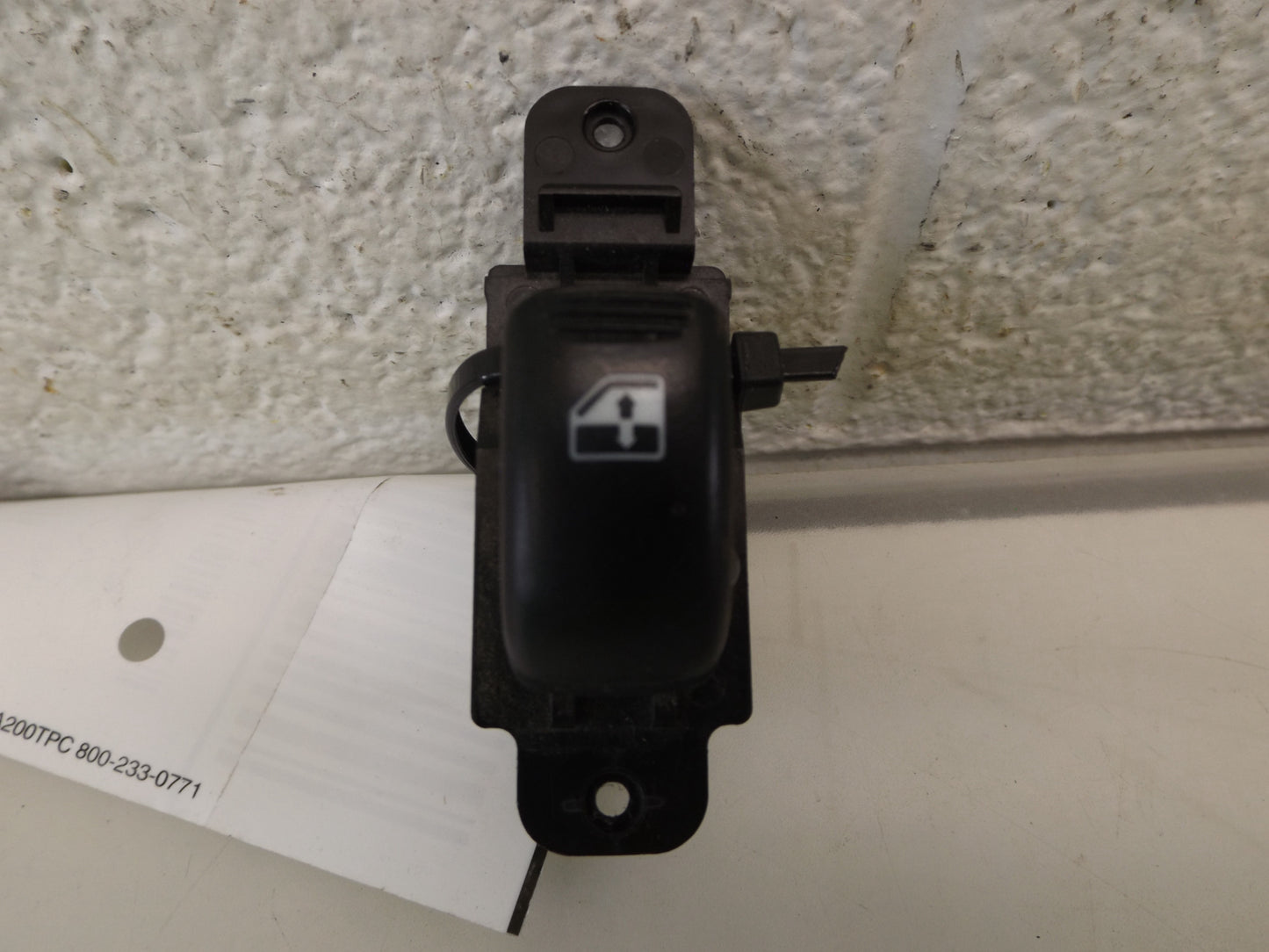 935753C010 2001-2006 Santa Fe Passenger Front Right Door Window Switch Used 935753C010