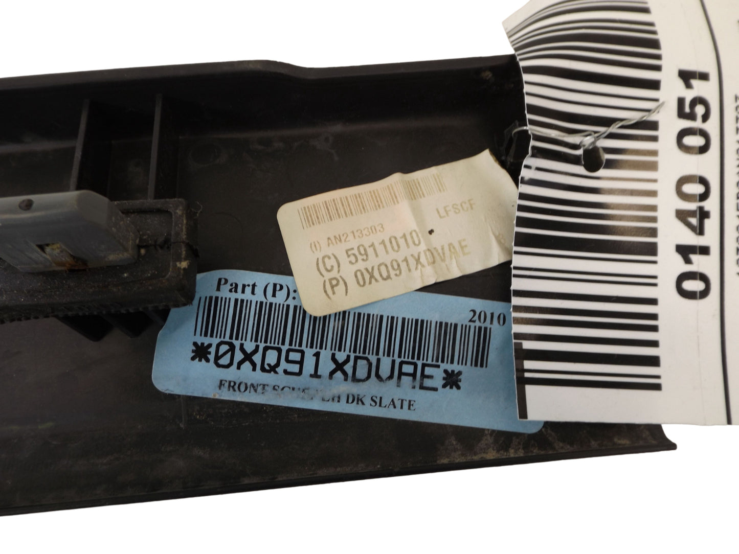 XQ90XT1AE 2008-2010 Chrysler Sebring Driver FL Door Sill Plate Used XQ90XT1AE OEM