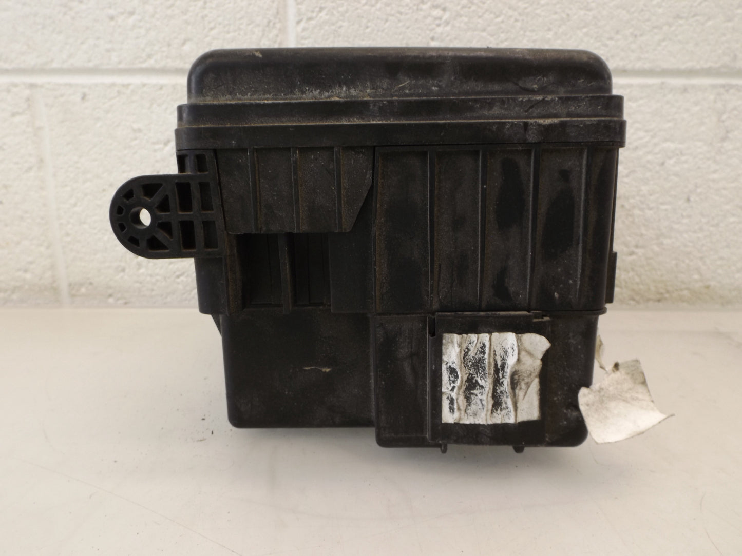 9121326003 2001-2006 Hyundai Santa Fe Fuse Box w/ Cover 2.7L Used 9121326003 OEM