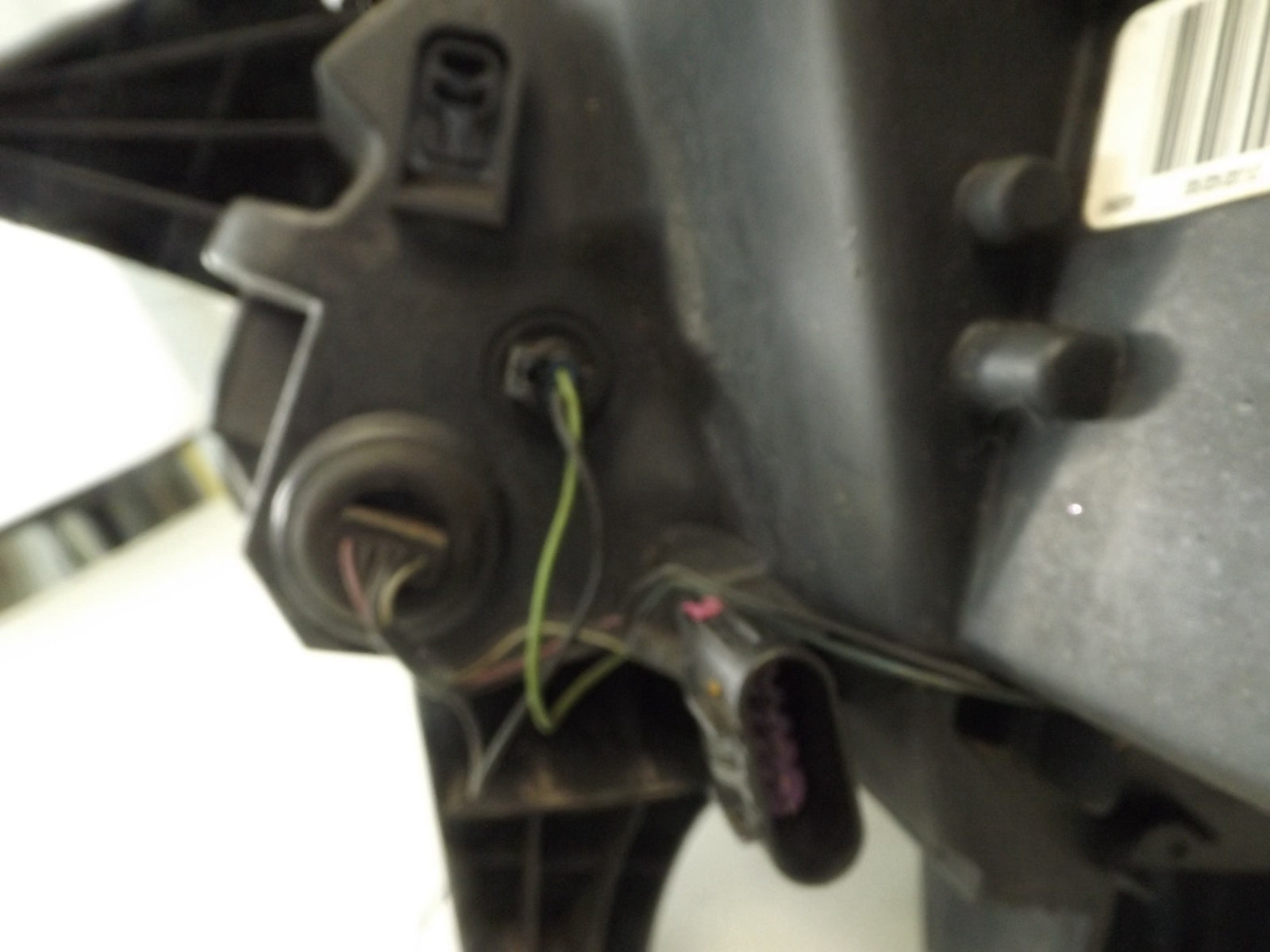 22777930 2008-2012 Buick Enclave Passenger FR Headlight (Very Hazy) HID Used 22777930 OEM