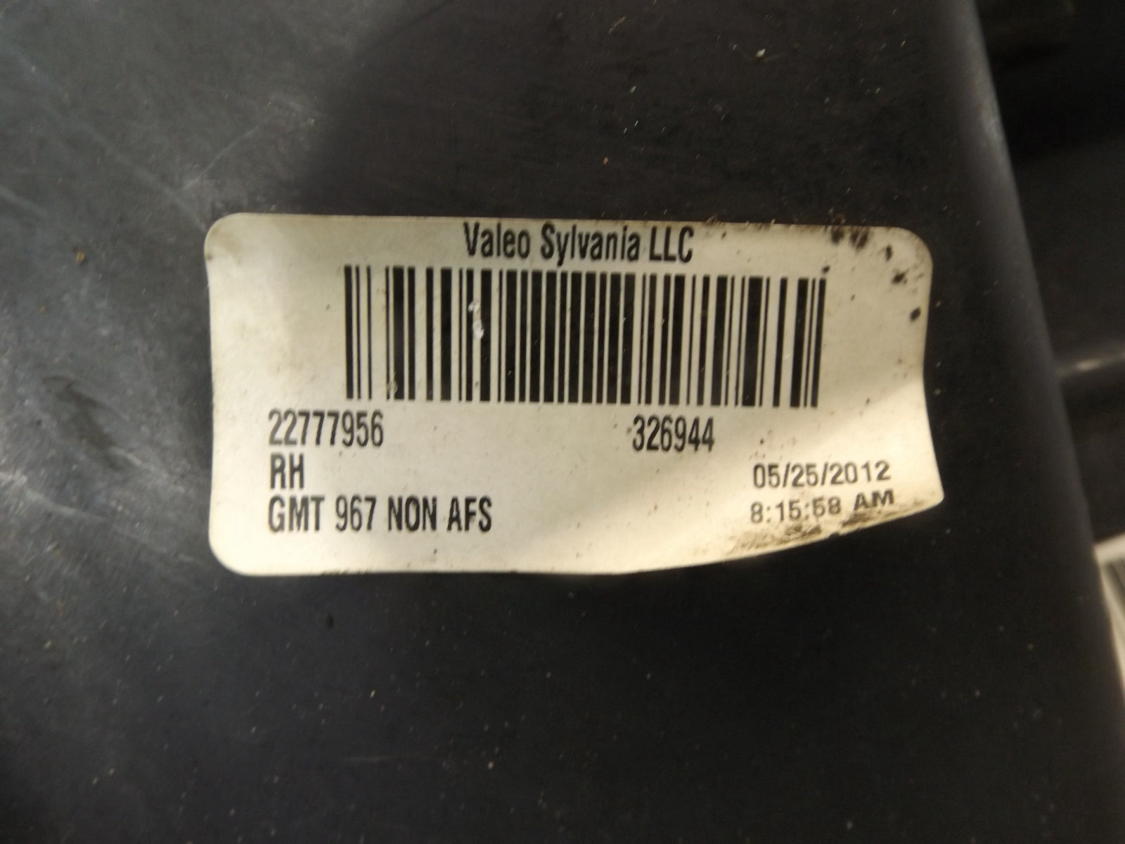 22777930 2008-2012 Buick Enclave Passenger FR Headlight (Very Hazy) HID Used 22777930 OEM