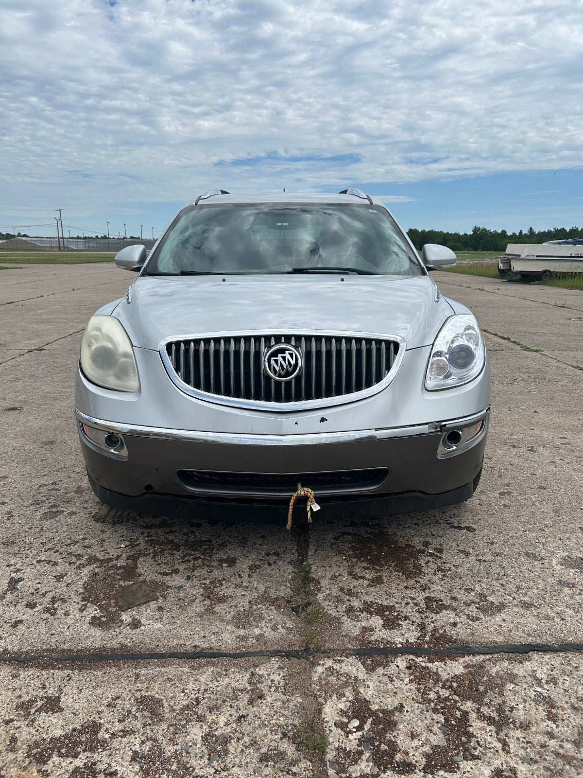 22777930 2008-2012 Buick Enclave Passenger FR Headlight (Very Hazy) HID Used 22777930 OEM