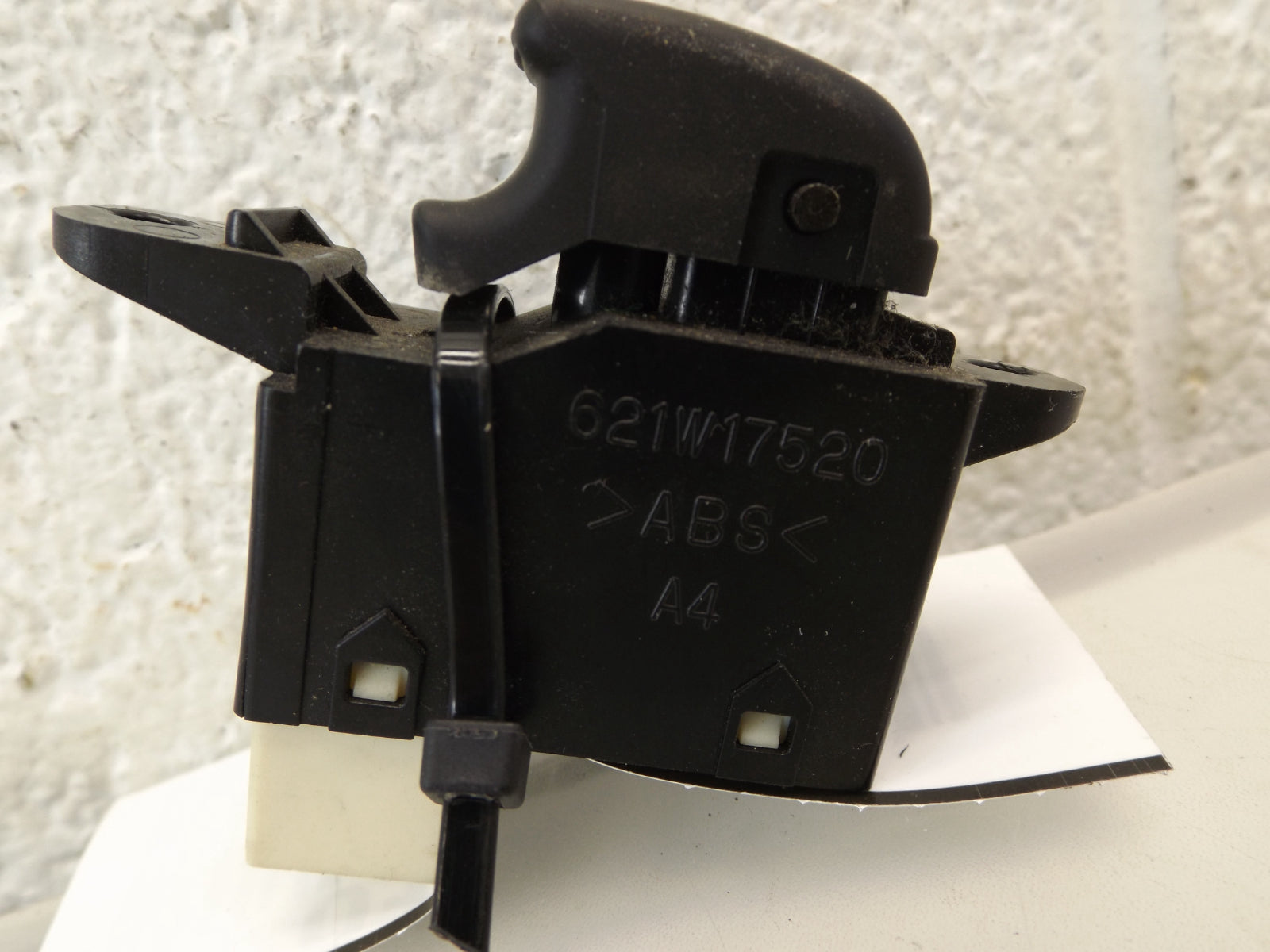 621W17520 2001-2006 Hyundai Santa Fe Driver Rear Left Door Window Switch Used 621W17520