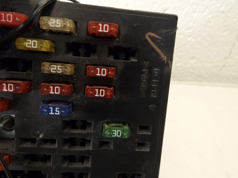 15328863-03 1999-2006 GMC Sierra 1500 Cabin Fuse Box Used OEM 15328863-03