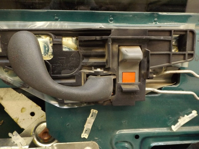 12470377 1998-2005 Chevrolet Blazer Passenger Rear RR Exterior Door Assembly Used OEM 