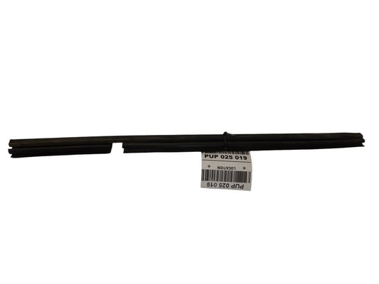 55135889AE 1999-2004 Jeep Grand Cherokee Passenger Rear RR Window Belt Weatherstrip Used