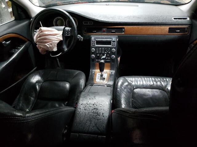 39879864 2010-2016 Volvo XC70 Passenger RH D Pillar Trim Used OEM 39879864