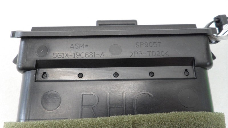 5G1X19C681A 2005-2007 Ford Five Hundred CR Dashboard Air Vent Used 5G1X19C681A OEM