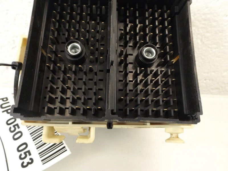15328692-03 1999-2006 GMC Sierra 1500 Dash Relay Fuse Box Used OEM 15328692-03