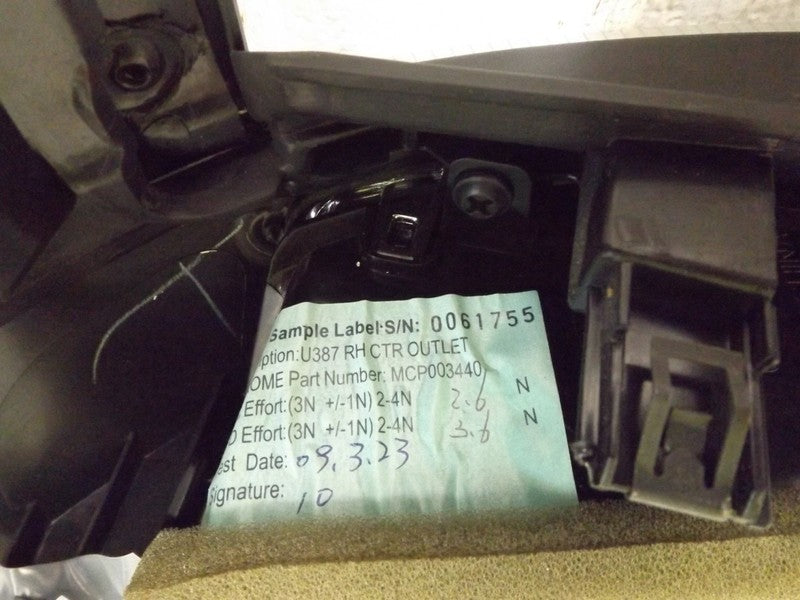 7T437804302 2007-10 Ford Edge Instrument Panel Trim Panel W/ Dash Vent Used 7T437804302 OEM