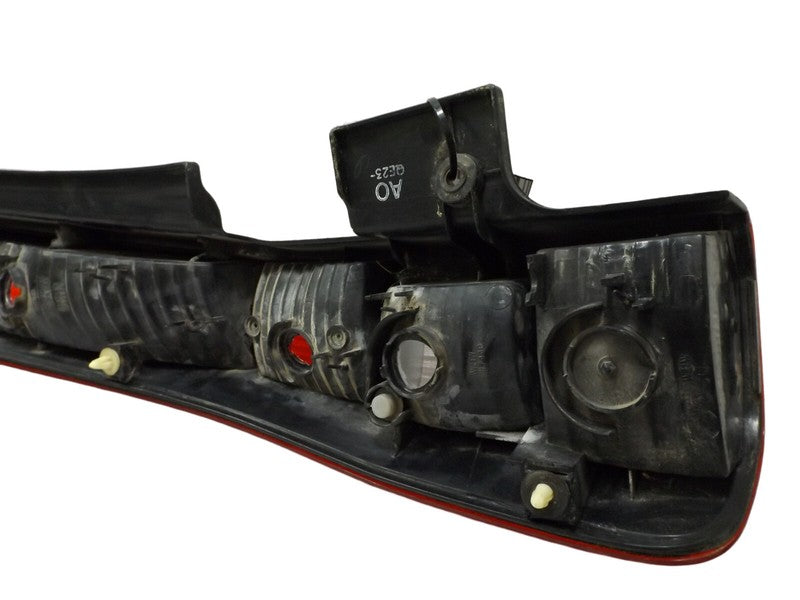 33551S9AA00 2002-2006 Honda CR-V Passenger Side RR Tail Light Assembly Used OEM 33551S9AA00 