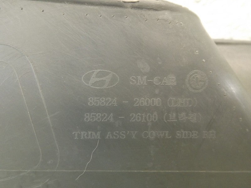 8582426100 2004-2006 Hyundai Santa Fe Right Kick Panel Trim Used 8582426100 OEM