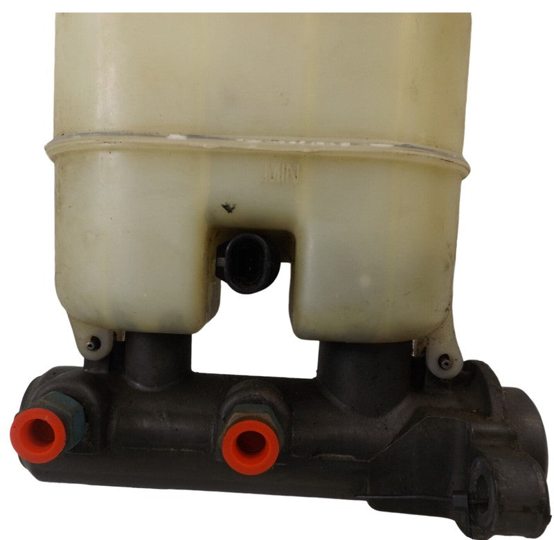 19209250 1999-2006 GMC Sierra 1500 5.3L Brake Master Cylinder W/ Reservoir Used OEM