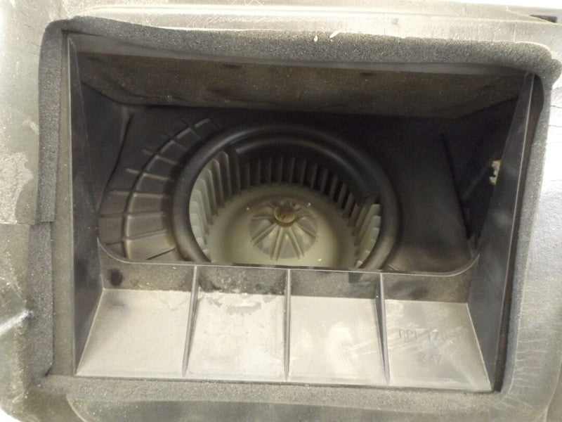 88957404 2004-2009 Cadillac SRX HVAC Blower Motor Housing Used OEM 25772228