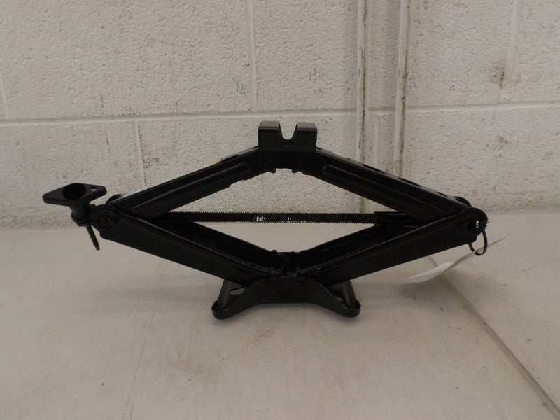 23174008 2010-2107 Chevrolet Equinox Emergency Jack Assembly Used OEM 13500018