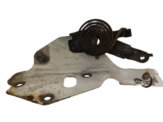 15705111L 1999-2006 GMC Yukon XL 1500 Driver FL Hood Hinge W/ Spring Used 12472769 OEM