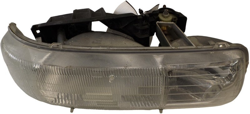 16526133 1999-2006 Chevrolet Silverado 1500 Passenger FR Headlight Assembly Used OEM