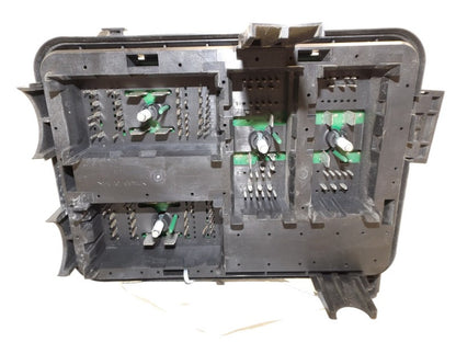 84080470 2010-2017 Chevrolet Equinox Fuse Relay Box W/O Cover Used OEM 20848337