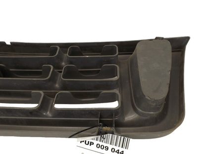 6C248200BAW 1997-2008 Ford E-250 Front Grille Used OEM 6C248200BAW 1C2Z8200AAA