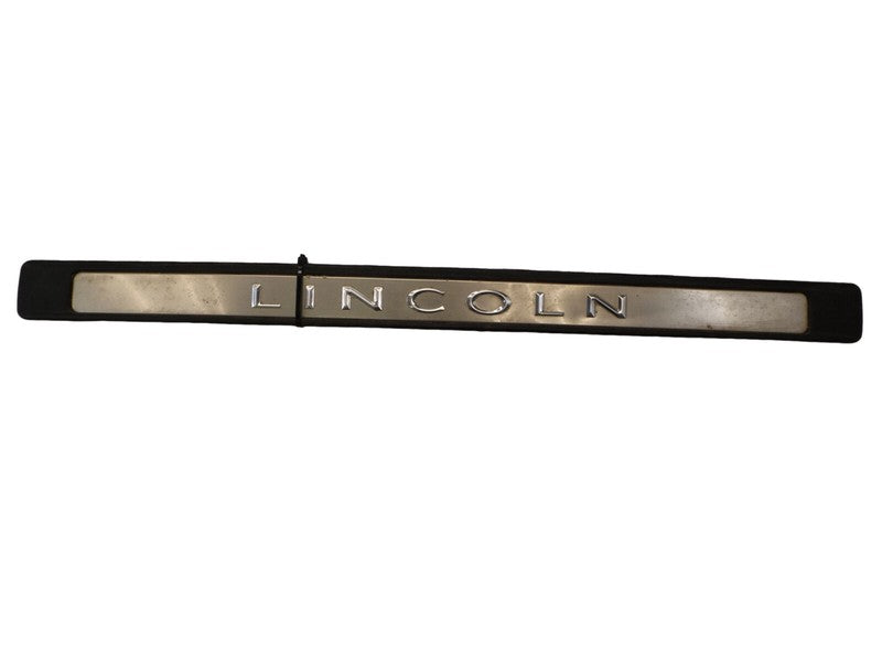 7W1J5413200AAW 2003-2011 Lincoln Town Car Driver FR Door Sill Plate Used 3W1Z5413208AAB OEM