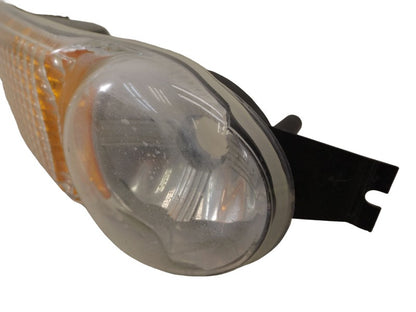 15151000 1999-2006 GMC Yukon FR Parking / Side Marker Light Assembly Used 15199554 OEM