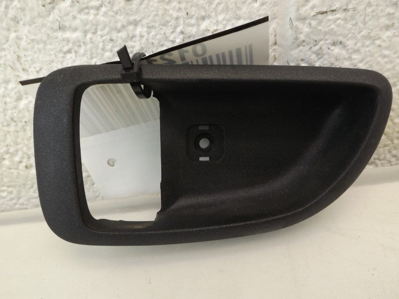 8261126000 2001-2006 Hyundai Santa Fe Rear Interior Door Handle Trim Used 8261126000 OEM