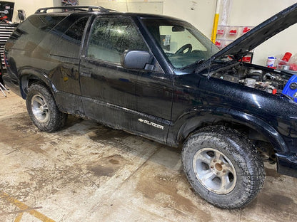 15729287 1998-2005 Chevrolet Blazer Interior Roof Trim W/ Dome Light Used OEM 15729284