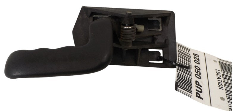 15746474 1999-2006 GMC Sierra 1500 Driver FL Interior Door Handle Used OEM 15746474