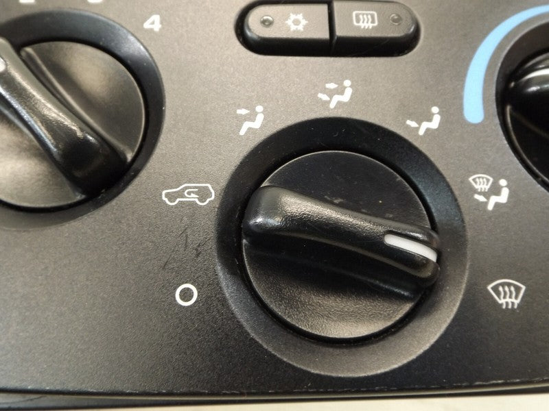IB1C300205 2002-2007 Jeep Liberty Climate Control Panel Used 55037533AG OEM
