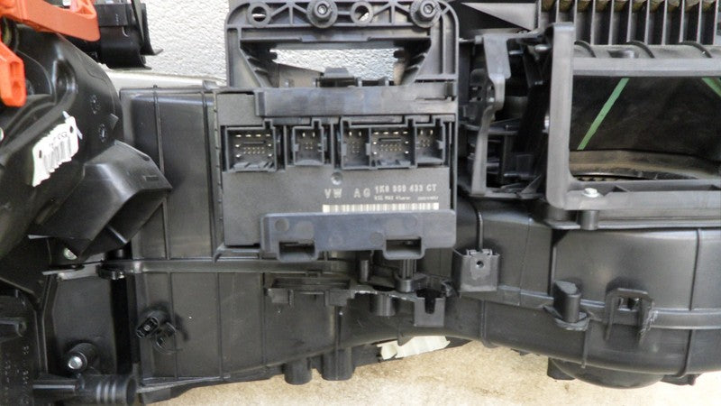 1K1820308B 2008 Volkswagen Rabbit A/C Evaporator Core Case Used 1K1820308B OEM