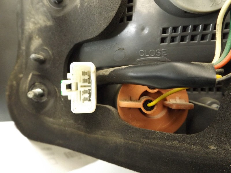 924020A500 2009-2010 Hyundai Sonata Driver RL Tail Light Assembly Used 924020A500 OEM