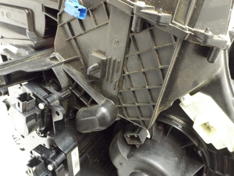 F1FZ19B555D 2012-2014 Ford Focus A/C Evap Core &amp; Case Assembly Used F1FZ19B555D OEM