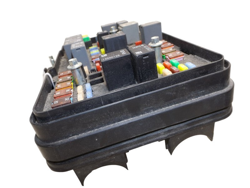 84080470 2010-2017 Chevrolet Equinox Fuse Relay Box W/O Cover Used OEM 20848337